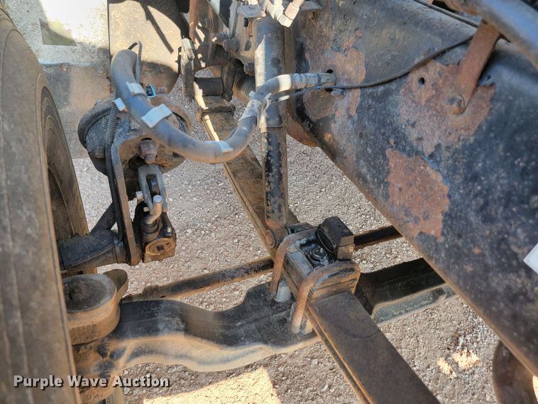 image for item KS9233 2004 Peterbilt 330  refuse truck