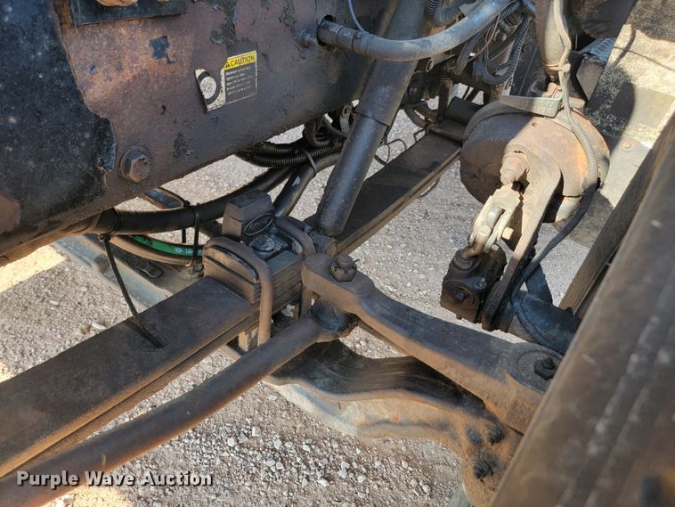 image for item KS9233 2004 Peterbilt 330  refuse truck