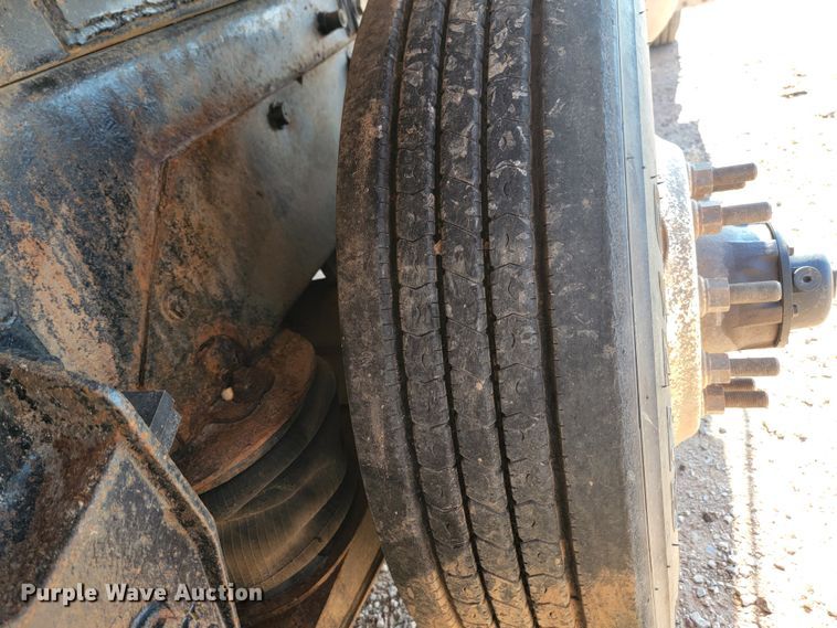 image for item KS9233 2004 Peterbilt 330  refuse truck