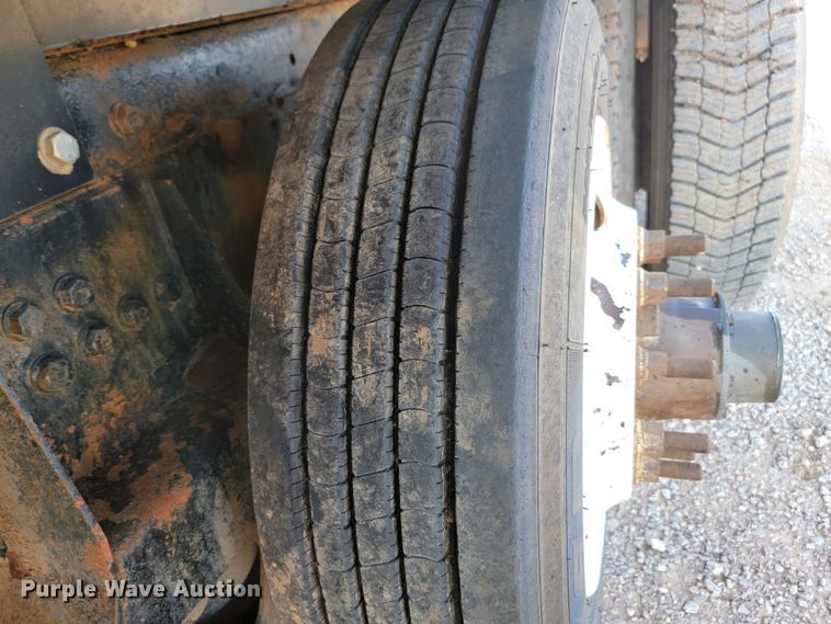 image for item KS9233 2004 Peterbilt 330  refuse truck