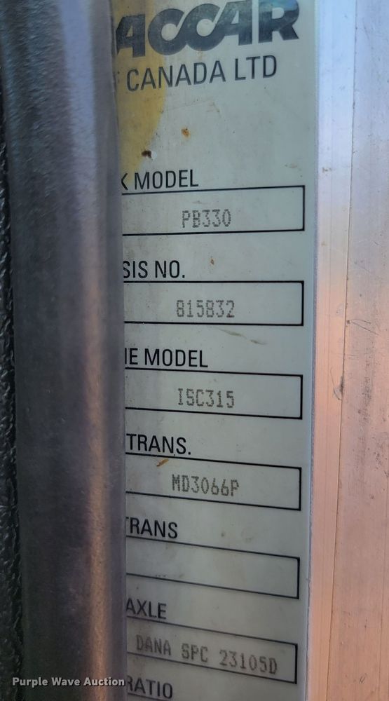 image for item KS9233 2004 Peterbilt 330  refuse truck