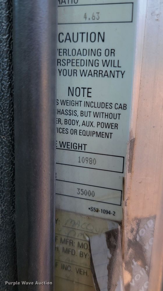 image for item KS9233 2004 Peterbilt 330  refuse truck