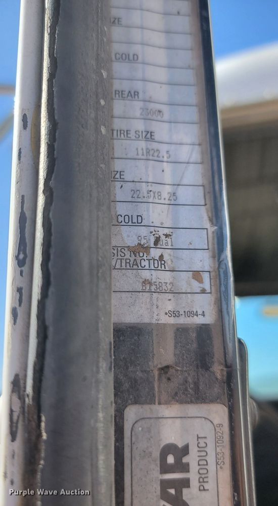 image for item KS9233 2004 Peterbilt 330  refuse truck