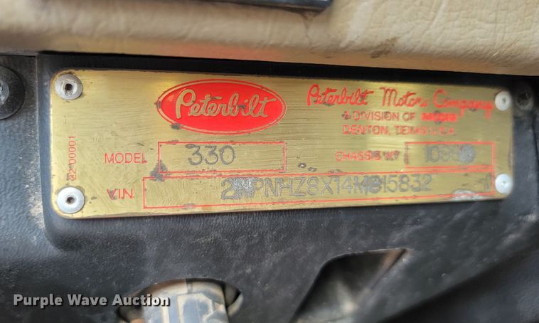 image for item KS9233 2004 Peterbilt 330  refuse truck