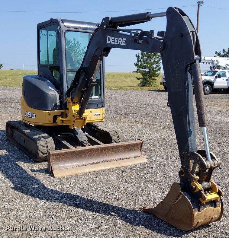 image for item KW9016 2013 John Deere 35D  mini excavator
