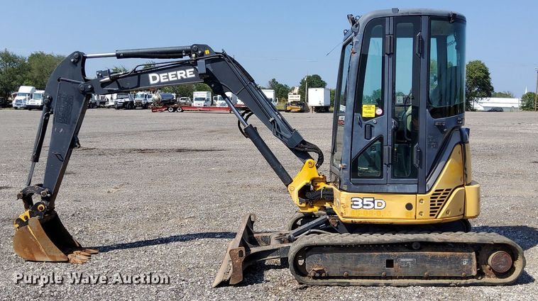 image for item KW9016 2013 John Deere 35D  mini excavator