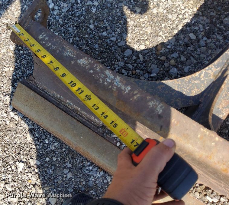 image for item KW9016 2013 John Deere 35D  mini excavator