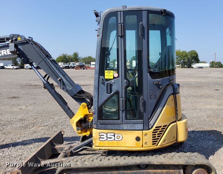image for item KW9016 2013 John Deere 35D  mini excavator