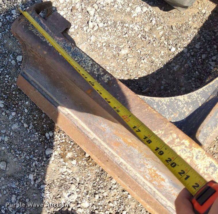 image for item KW9019 2014 John Deere 35D  mini excavator