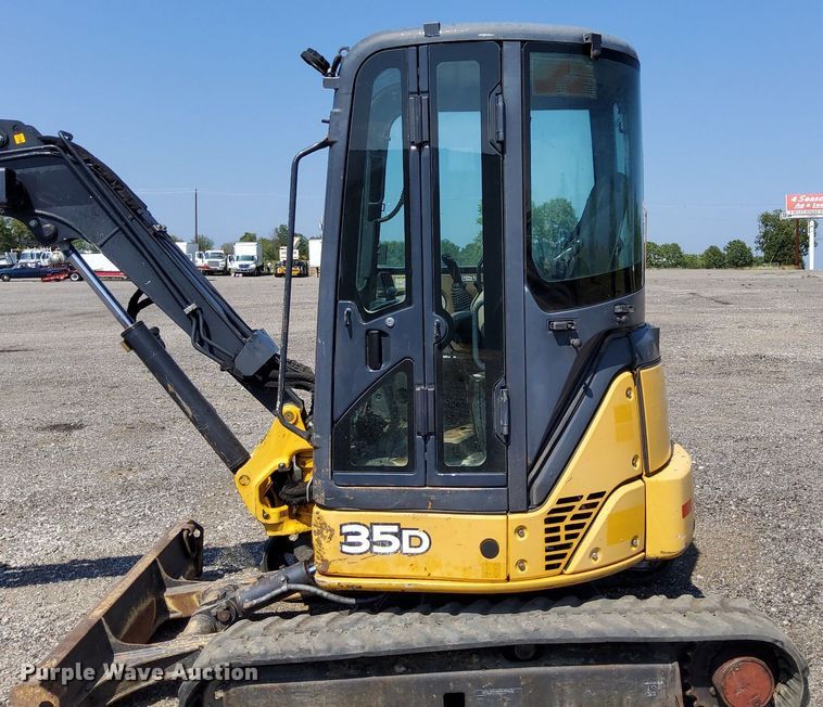 image for item KW9019 2014 John Deere 35D  mini excavator