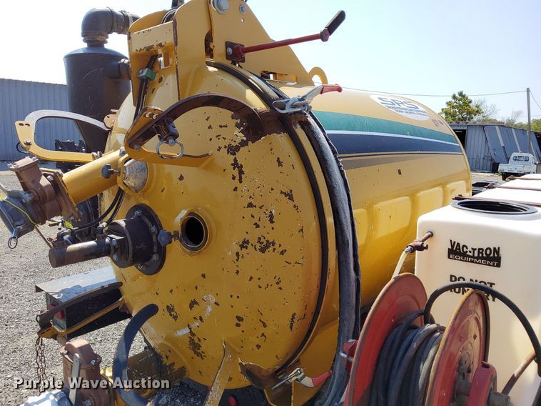 image for item KW9020 2016 Vac-Tron CV573GT  vacuum excavator