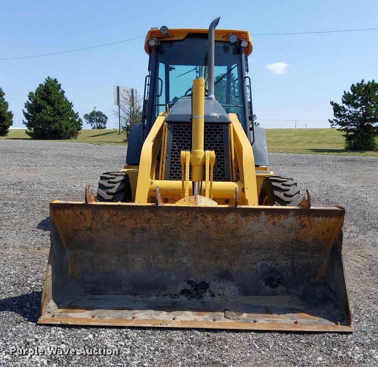 image for item KW9023 2004 John Deere 310SG  backhoe