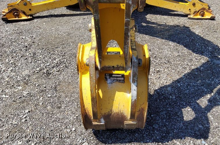 image for item KW9023 2004 John Deere 310SG  backhoe