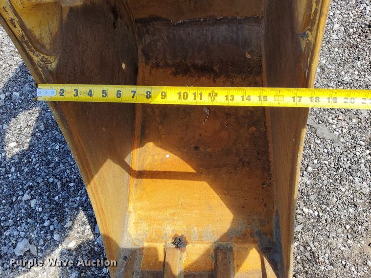 image for item KW9023 2004 John Deere 310SG  backhoe