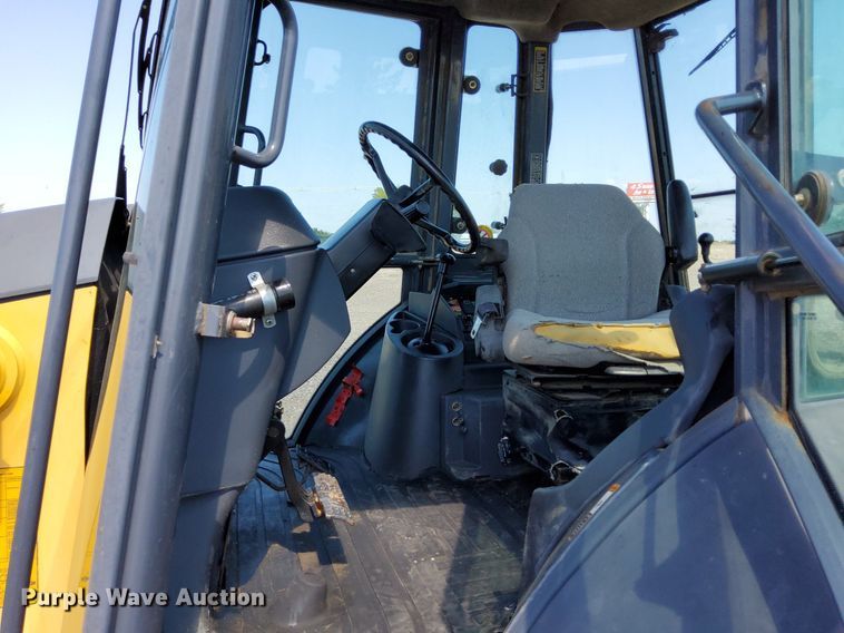 image for item KW9023 2004 John Deere 310SG  backhoe