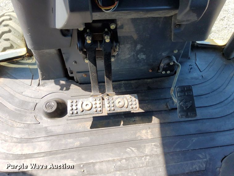 image for item KW9023 2004 John Deere 310SG  backhoe