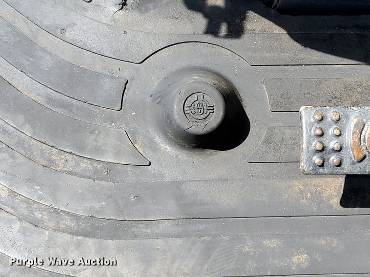 image for item KW9023 2004 John Deere 310SG  backhoe