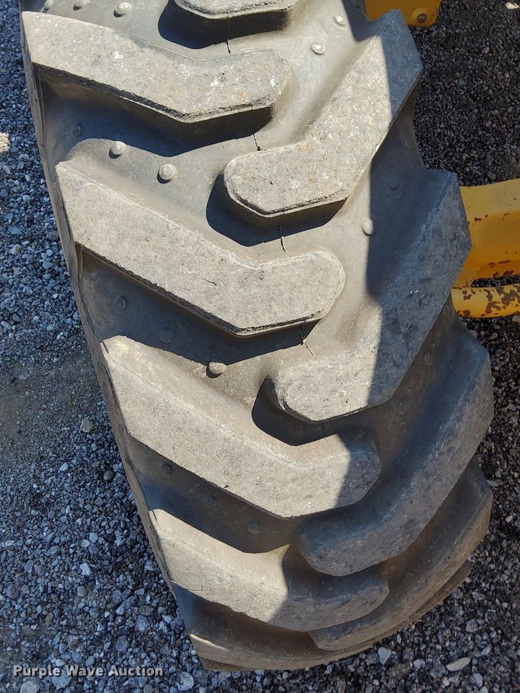 image for item KW9023 2004 John Deere 310SG  backhoe