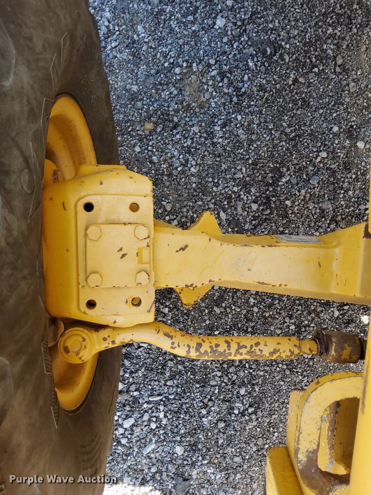 image for item KW9023 2004 John Deere 310SG  backhoe