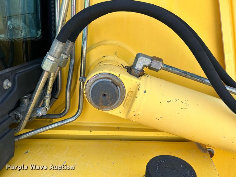 image for item KW9026 2002 New Holland LB75B  backhoe