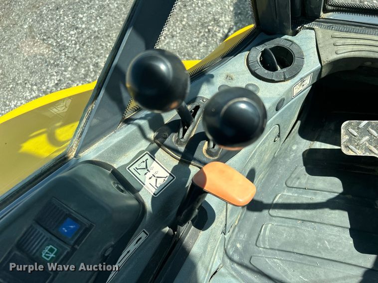 image for item KW9026 2002 New Holland LB75B  backhoe