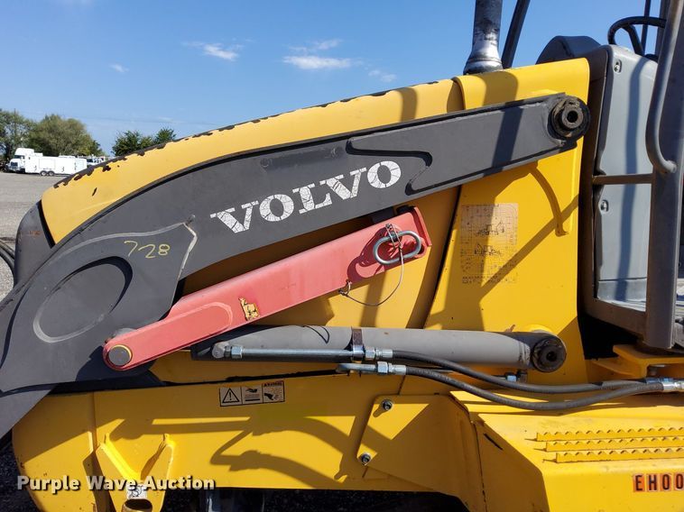 image for item KW9028 2004 Volvo BL60  backhoe
