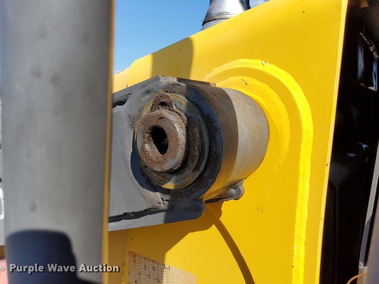 image for item KW9028 2004 Volvo BL60  backhoe