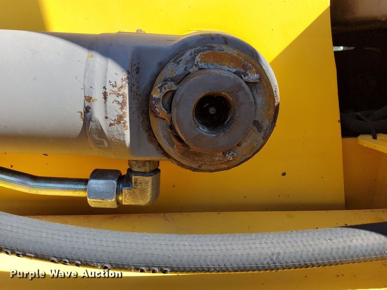 image for item KW9028 2004 Volvo BL60  backhoe