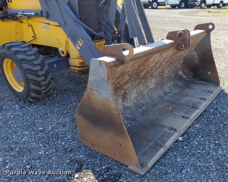 image for item KW9028 2004 Volvo BL60  backhoe