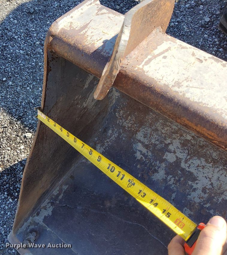 image for item KW9028 2004 Volvo BL60  backhoe