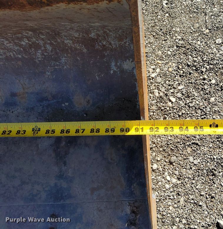 image for item KW9028 2004 Volvo BL60  backhoe