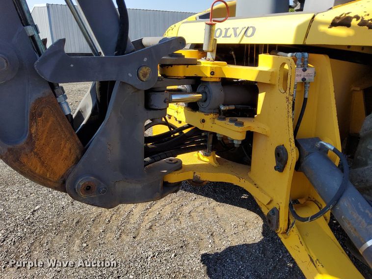 image for item KW9028 2004 Volvo BL60  backhoe