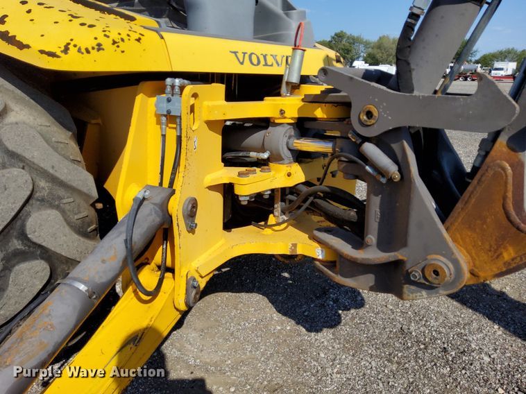 image for item KW9028 2004 Volvo BL60  backhoe