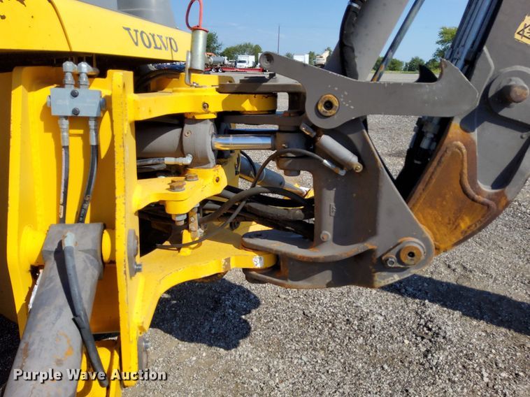 image for item KW9028 2004 Volvo BL60  backhoe
