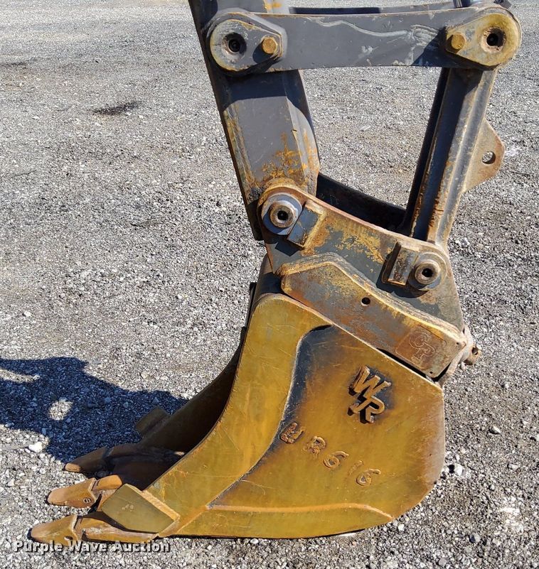 image for item KW9028 2004 Volvo BL60  backhoe
