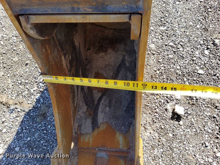 image for item KW9028 2004 Volvo BL60  backhoe