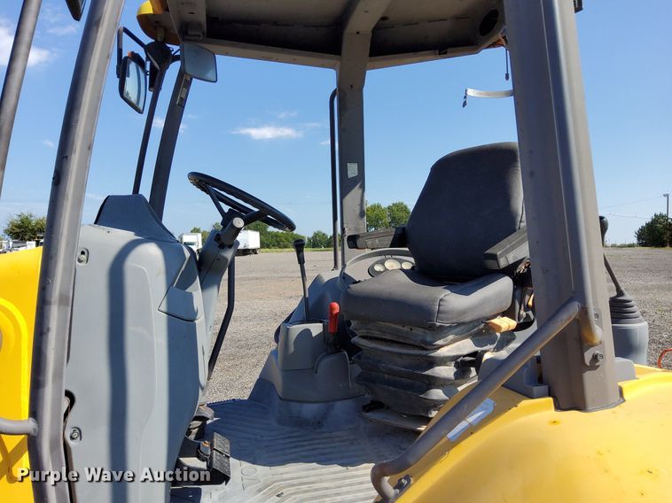 image for item KW9028 2004 Volvo BL60  backhoe