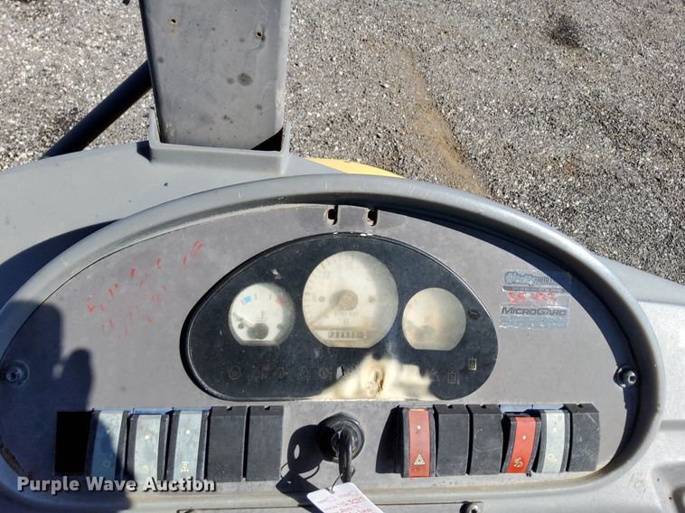 image for item KW9028 2004 Volvo BL60  backhoe