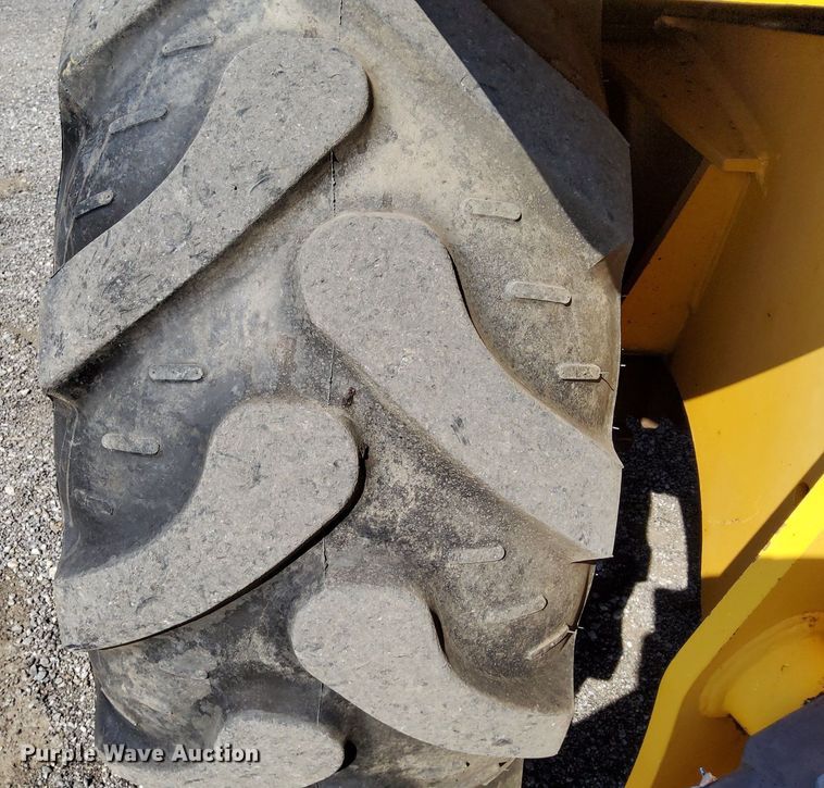 image for item KW9028 2004 Volvo BL60  backhoe