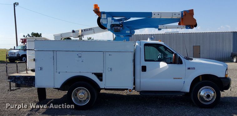 image for item KW9029 2004 Ford F550 Super Duty XL bucket truck