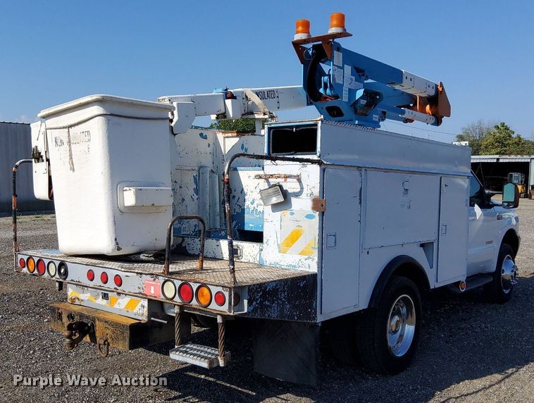 image for item KW9029 2004 Ford F550 Super Duty XL bucket truck