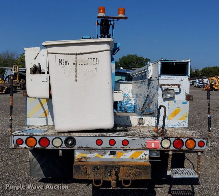 image for item KW9029 2004 Ford F550 Super Duty XL bucket truck