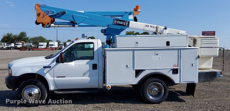 image for item KW9029 2004 Ford F550 Super Duty XL bucket truck