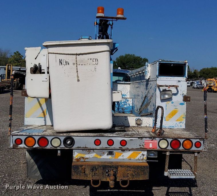 image for item KW9029 2004 Ford F550 Super Duty XL bucket truck