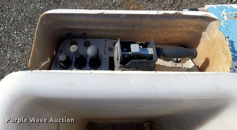 image for item KW9029 2004 Ford F550 Super Duty XL bucket truck