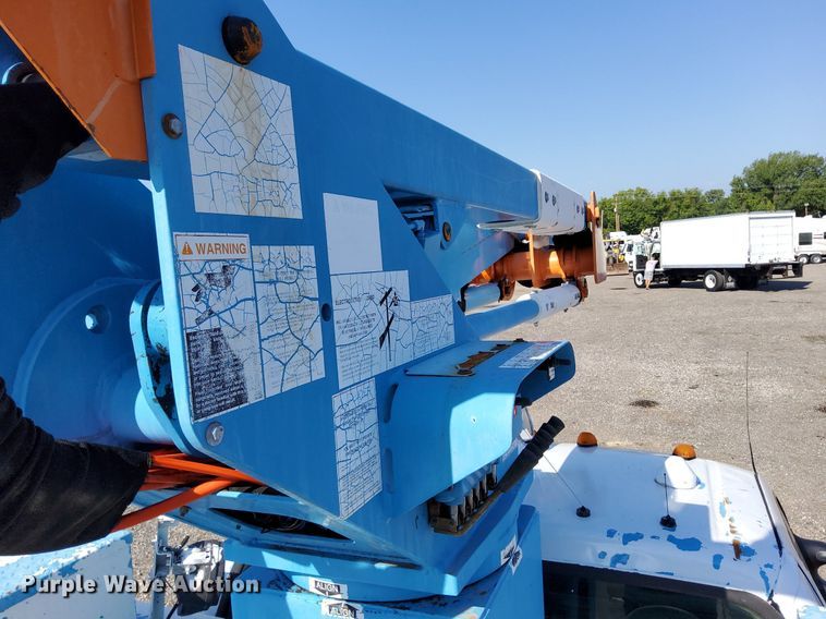 image for item KW9029 2004 Ford F550 Super Duty XL bucket truck