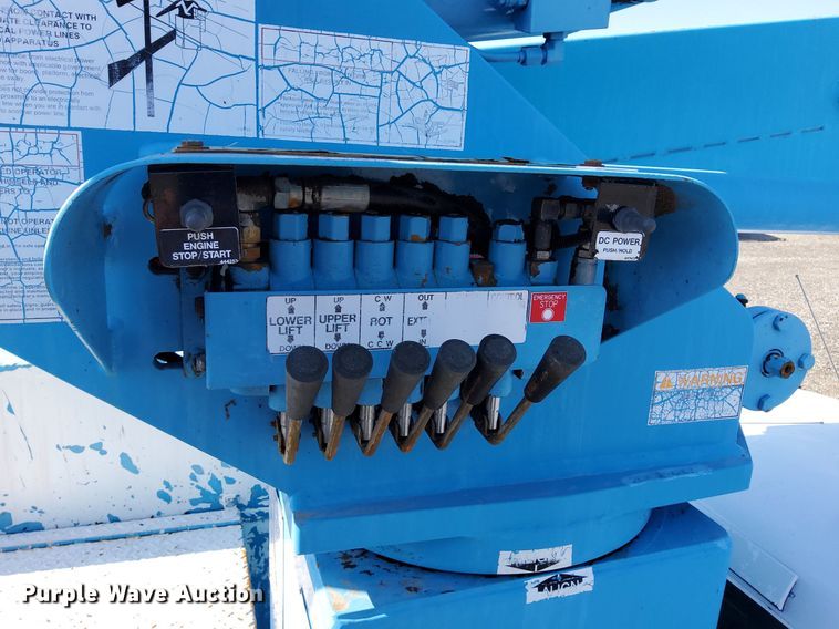 image for item KW9029 2004 Ford F550 Super Duty XL bucket truck