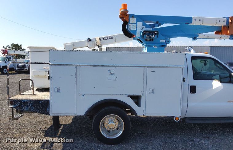 image for item KW9029 2004 Ford F550 Super Duty XL bucket truck