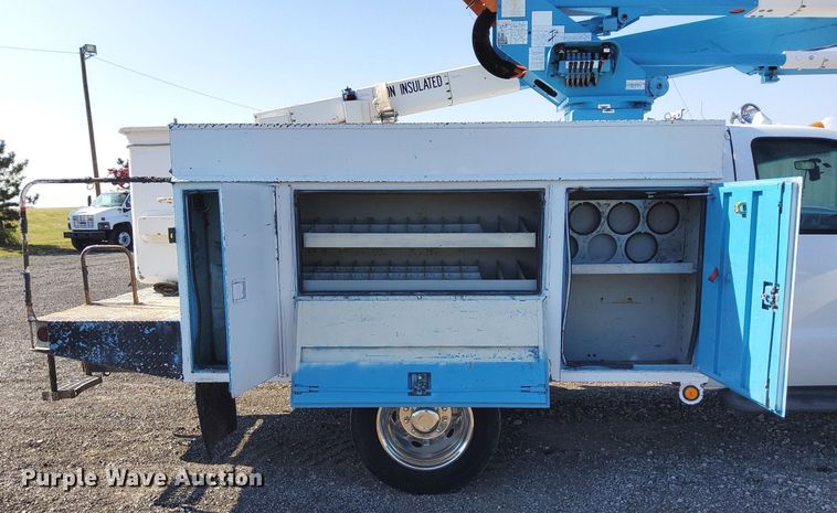 image for item KW9029 2004 Ford F550 Super Duty XL bucket truck