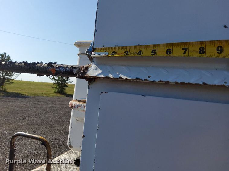 image for item KW9029 2004 Ford F550 Super Duty XL bucket truck